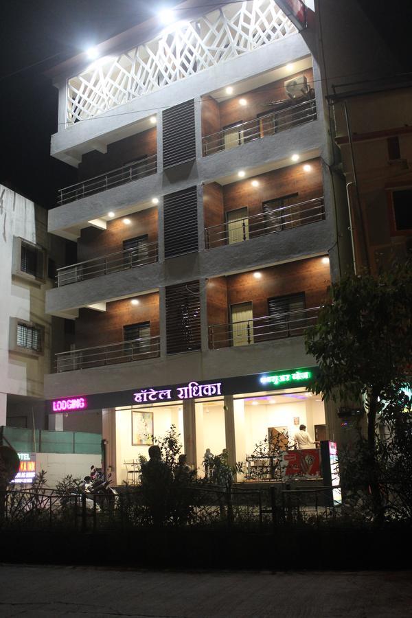 Hotel Radhika Inn Тримбак Экстерьер фото