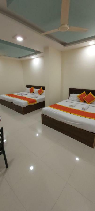 Hotel Radhika Inn Тримбак Экстерьер фото